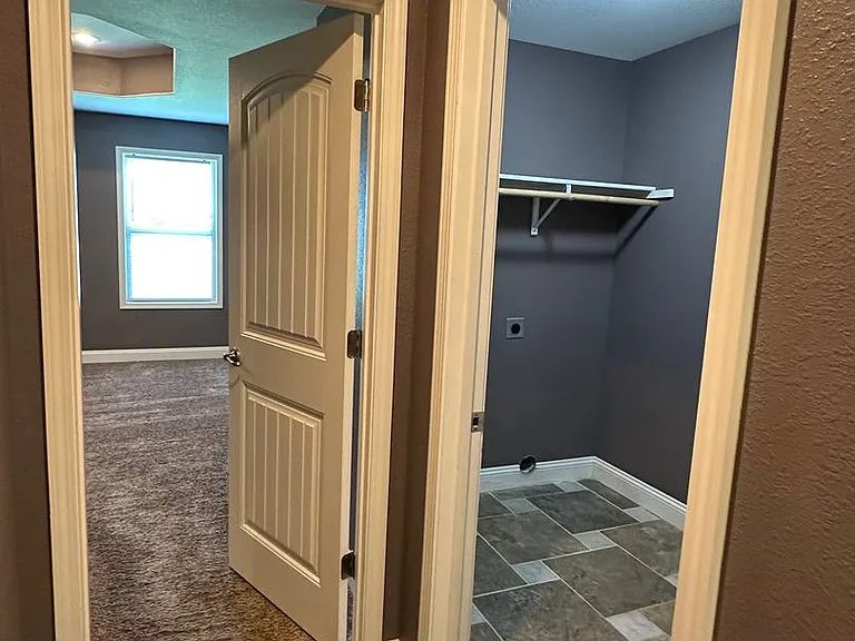 333 Lyle Curtis Cir — Photo 15