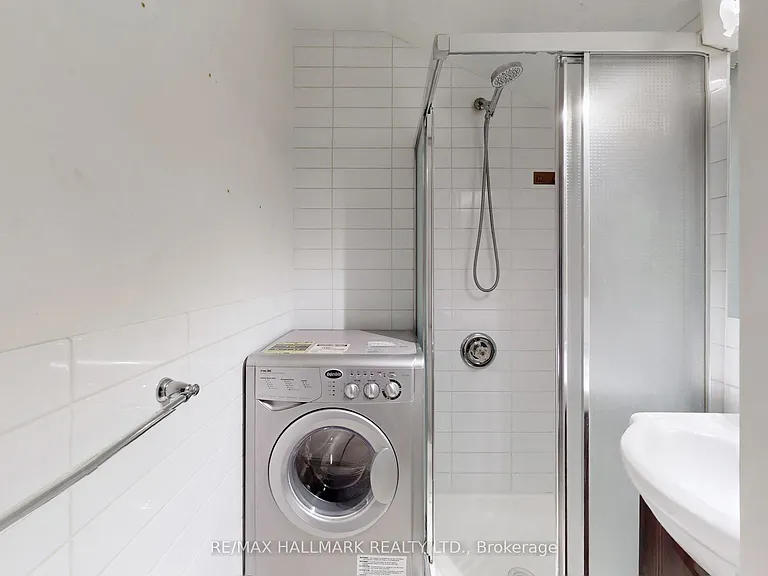 557 Parliament St #1 — Photo 14