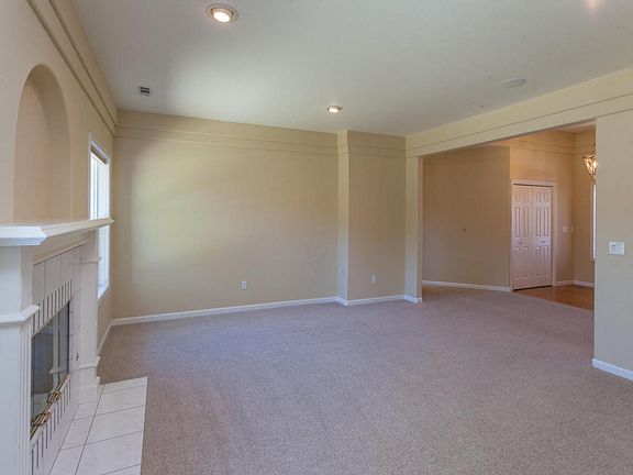 4th image of 2240 Cumberland Dr