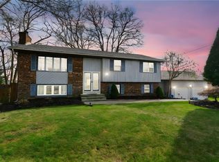 22 Freedom Ct, Johnston, RI 02919