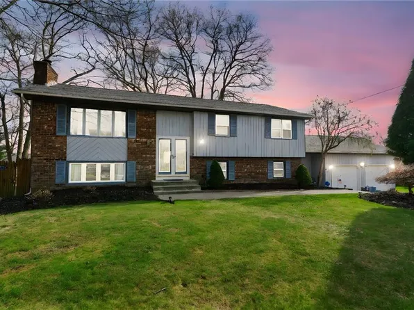 22 Freedom Ct, Johnston, RI 02919
