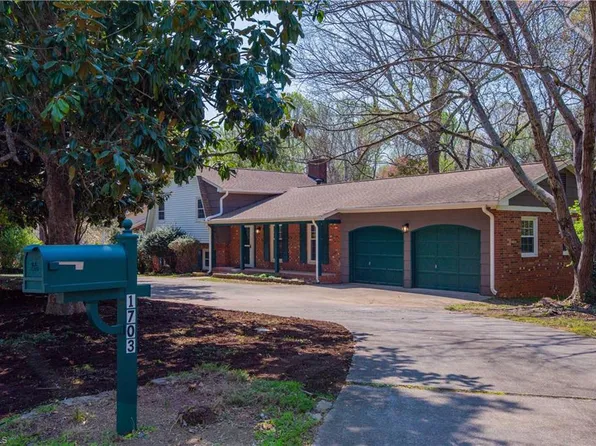 1703 Lazy Ln, High Point, NC 27265