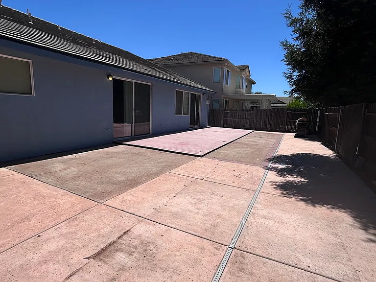 111 Aldeburgh Cir — Photo 14