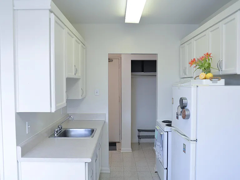 359 Edison Ave #105 — Photo 2