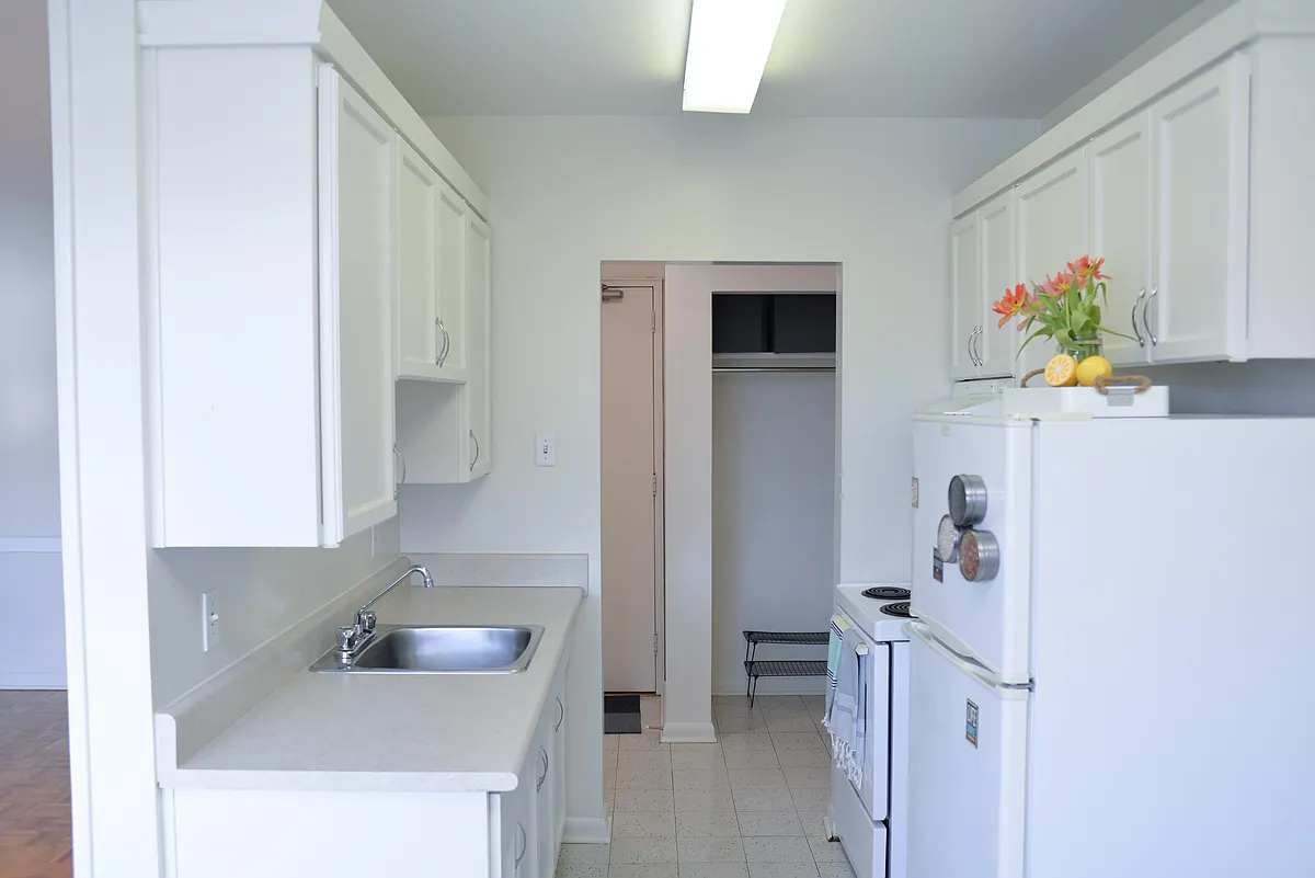 Building Photo - 359 Edison Ave #105