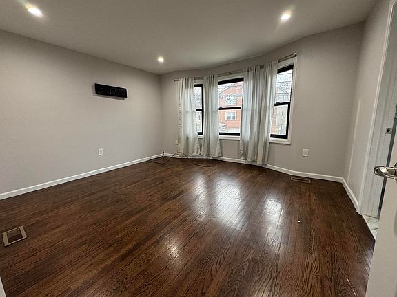 5th image of 298 Arlington Ave #2