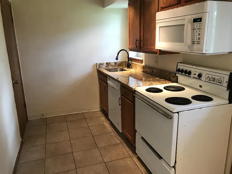 224 McCutcheon Ln #B — Photo 3