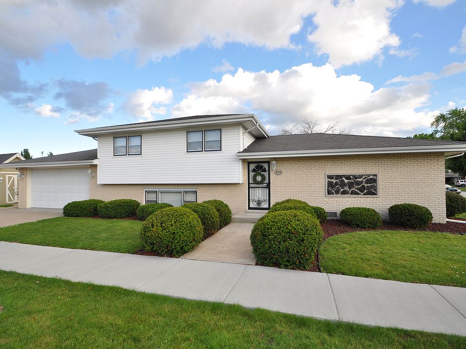1st image of 9301 S 69th Ct