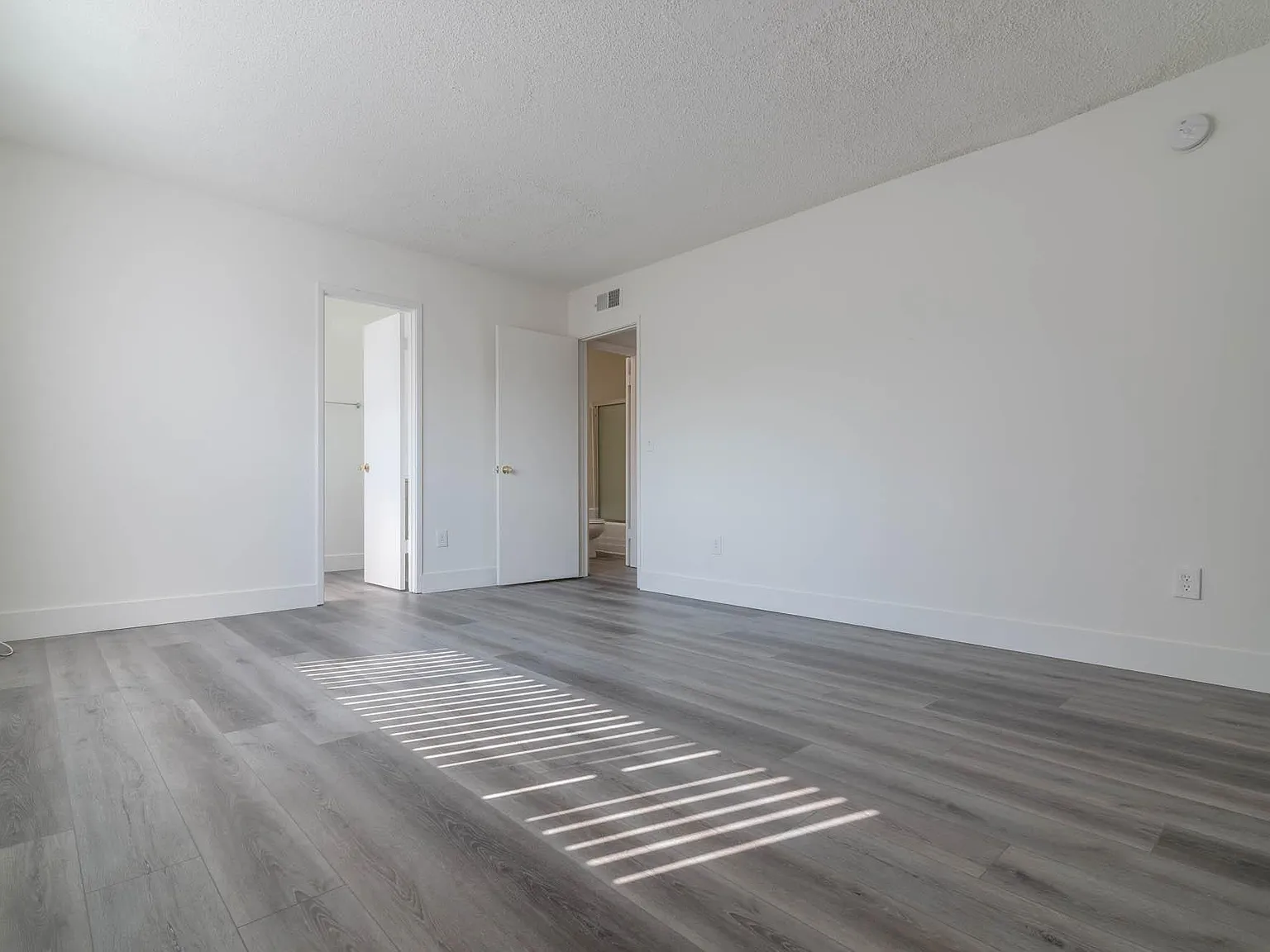Roscoe Apartments — Photo 3
