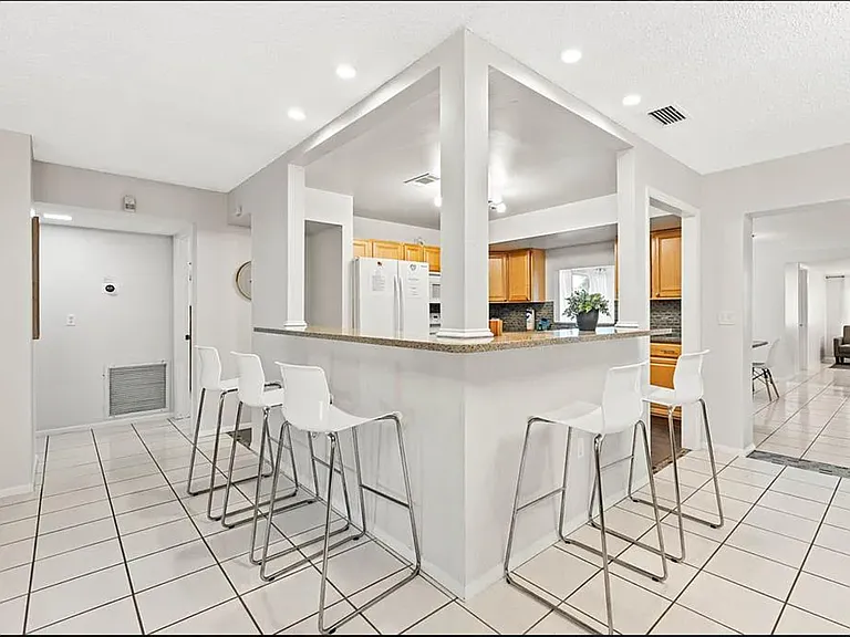 3003 Taunton Dr W — Photo 7