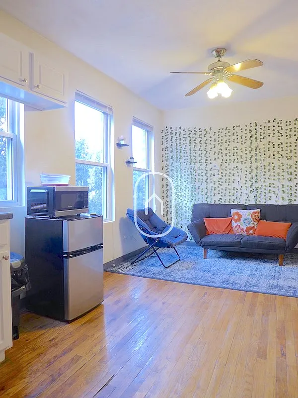 3 bed, 2634 sqft, $3,500 — Photo 2