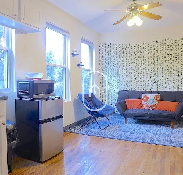 834 Huntington Ave — Photo 2