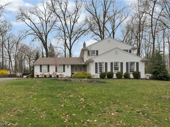 559 Hickory Hollow Dr, Canfield, OH 44406