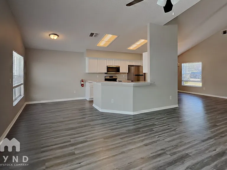 8655 Wellington Loop — Photo 6