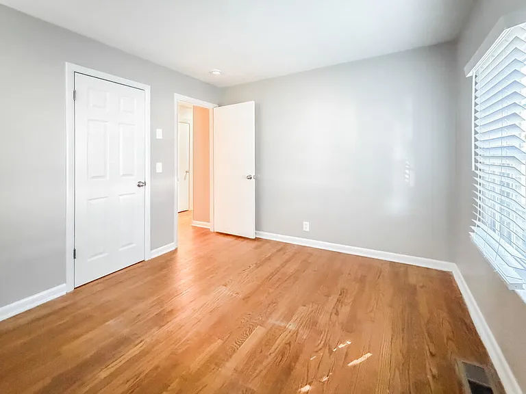 505 Roosevelt Ave — Photo 12