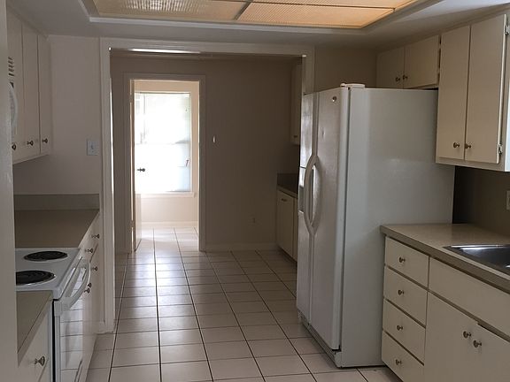 5th image of 4712 S Dr W