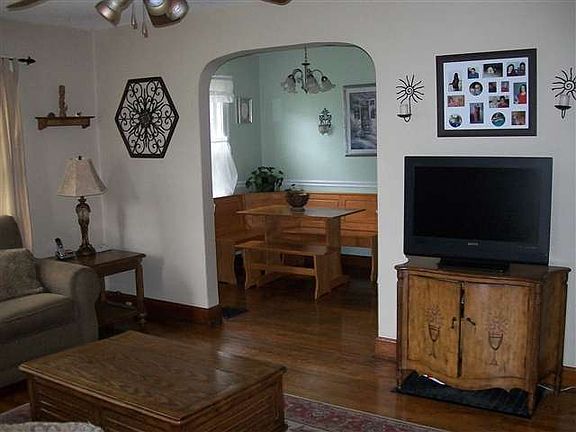 5th image of 408 Brown St