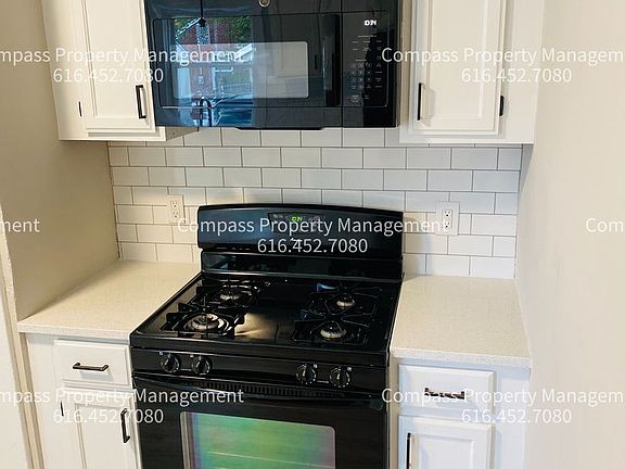 4th image of 851 Oakdale St SE