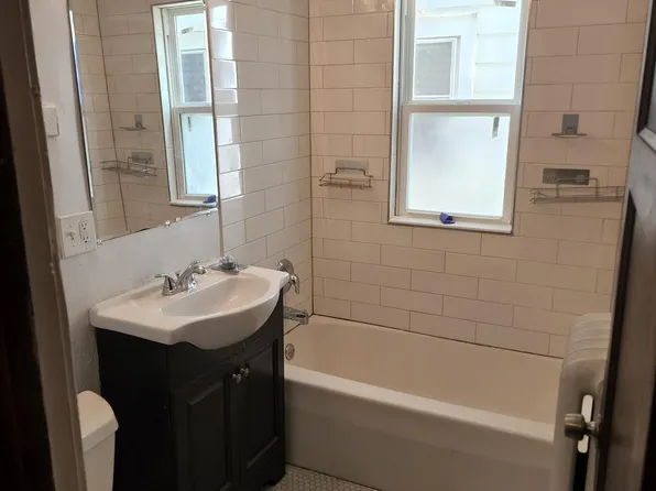 3329 N Oakland Ave, Milwaukee, WI 53211