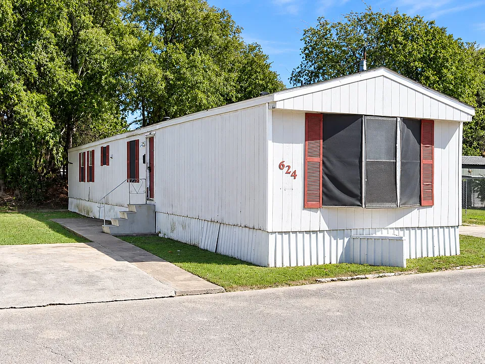521 E Veterans Memorial Blvd #624