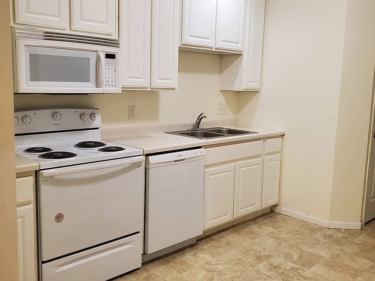 10 Bridgewater Trl — Photo 8