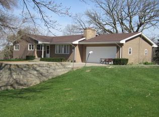 17267 Irish Hill Ln, Bernard, IA 52032