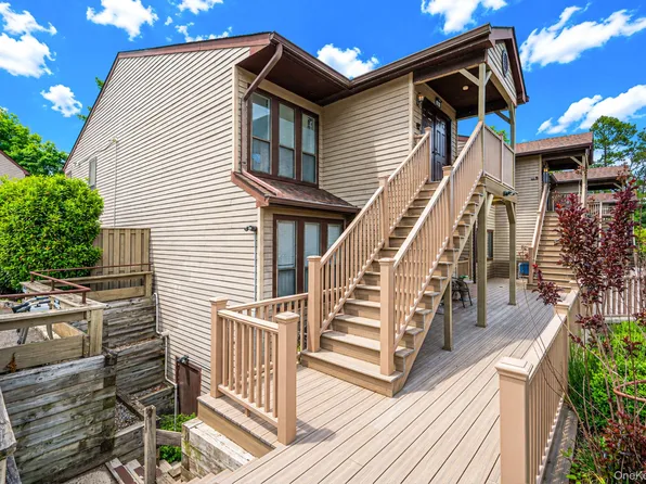 19 The Circle #19, Glen Head, NY 11545