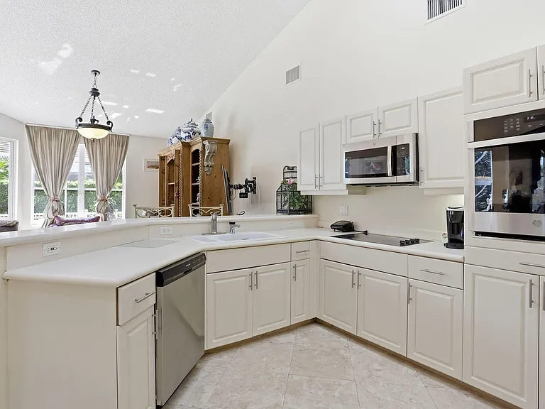 7821 Dorchester Rd — Photo 16