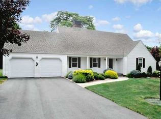 4 Circle Dr, Middletown, RI 02842