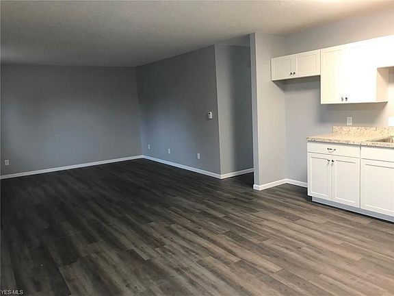 4th image of 161 Weller Dr APT 2