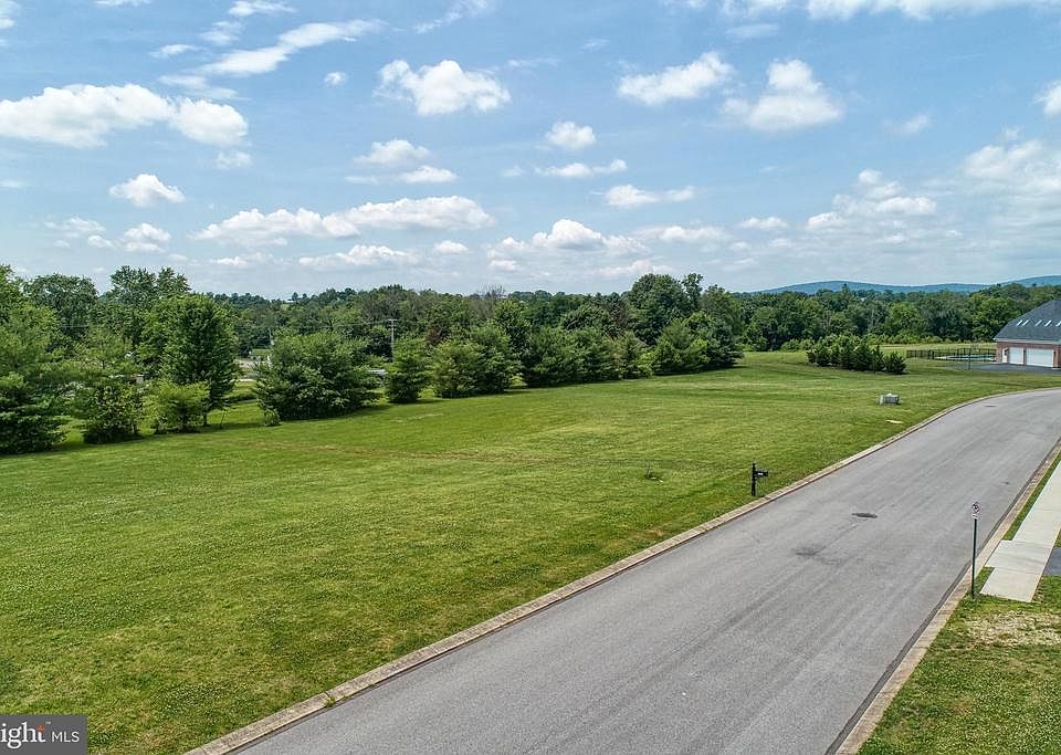 1st image of 2720 Farnham Ln #40