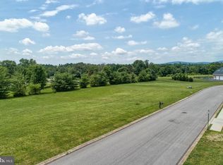 2720 Farnham Ln #40, York, PA 17408
