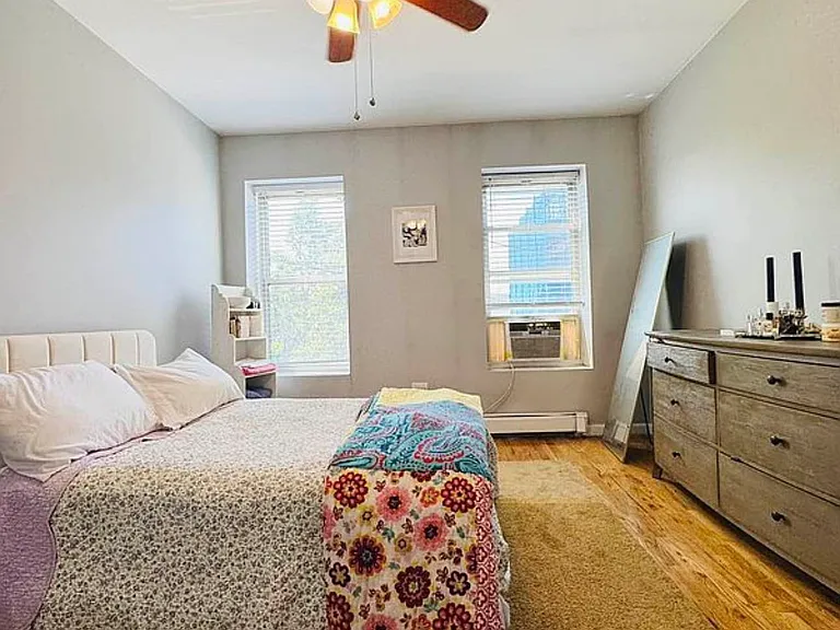 667 Henry St #2R — Photo 4