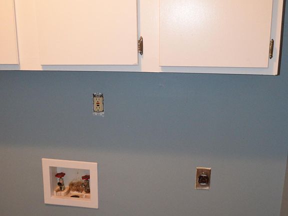 Washer & Dryer Hookups