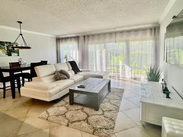 11863 Wimbledon Cir APT 401, Wellington, FL 33414
