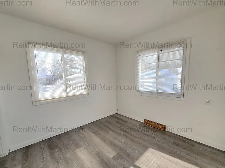 137 Hope Ave — Photo 11