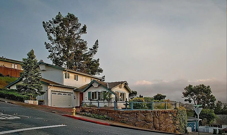 4208 High View Dr photo 1