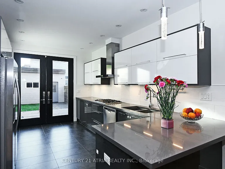 10 Palmerston Ave — Photo 10