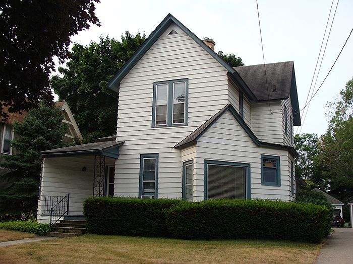 1st image of 456 Crescent St NE