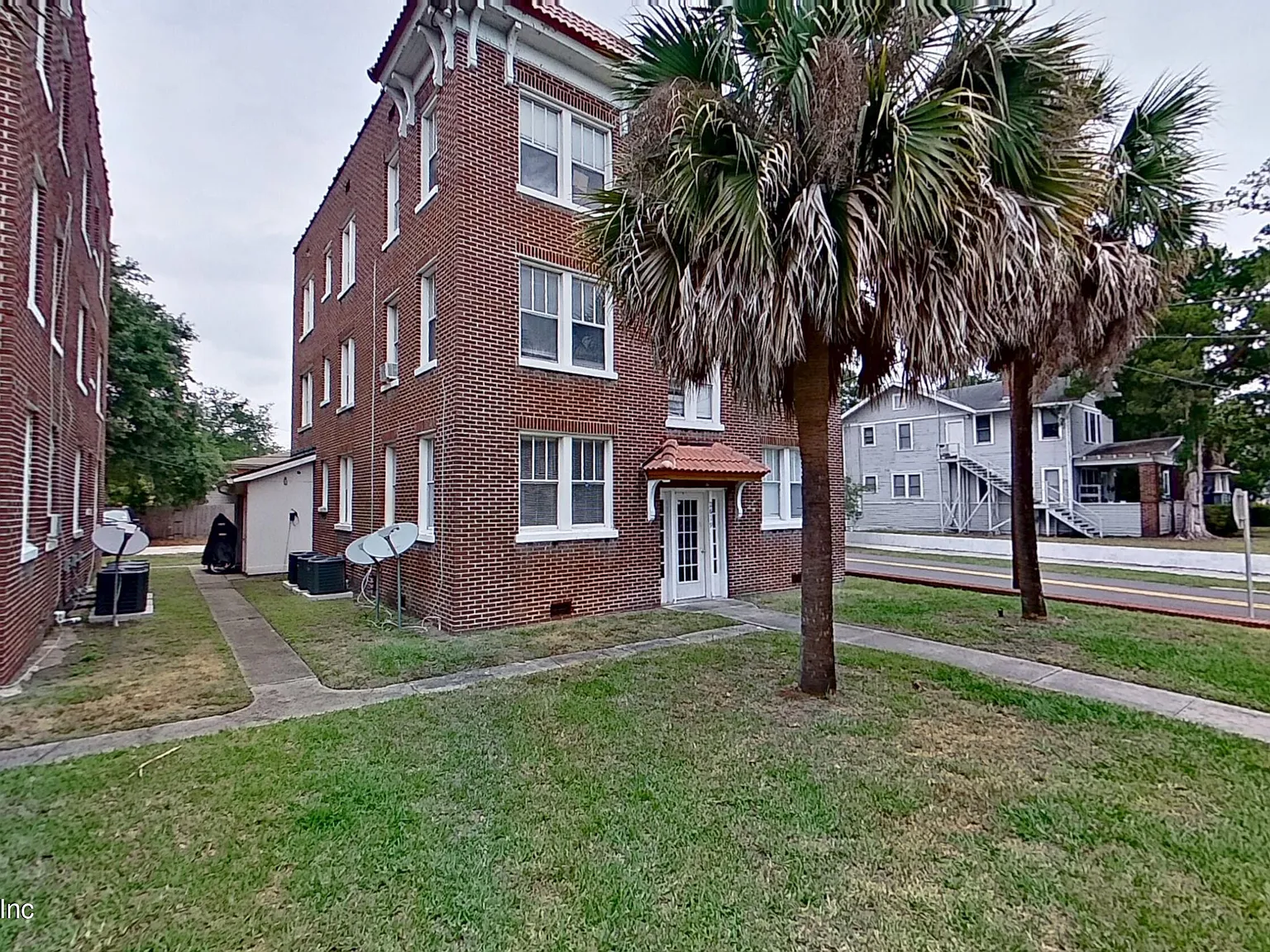 1 bed, 1.0 bath, 700 sqft, $995 — Photo 2