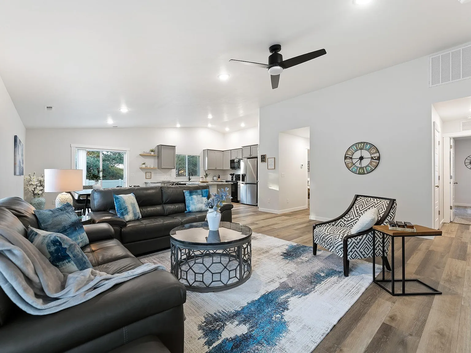 3917 N Amberwood Ave — Photo 4