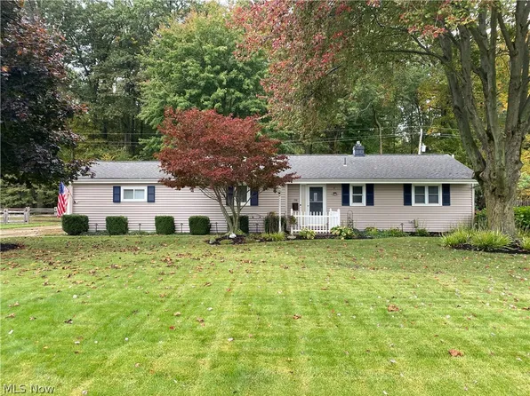 198 Crestwood Dr, Avon Lake, OH 44012