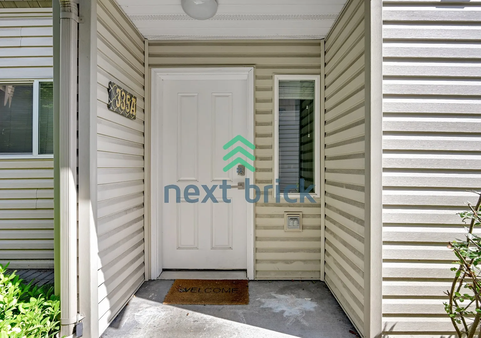 Quiet Townhouse 2 Beds 1.5 Bath Available for Rent! — Photo 1