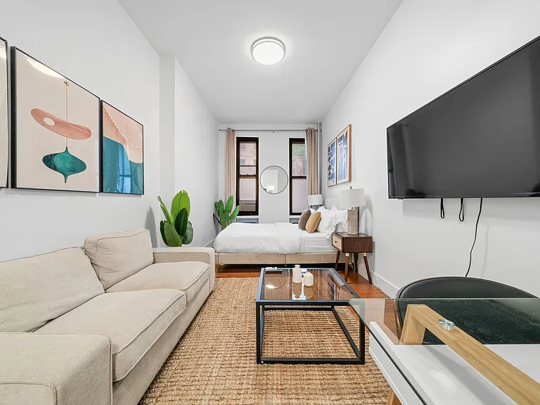 444 W 48th St #1C — Photo 1