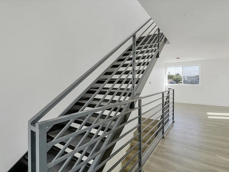 4553 Saturn St — Photo 18