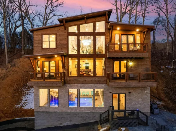 1879 Allen Way, Sevierville, TN 37862