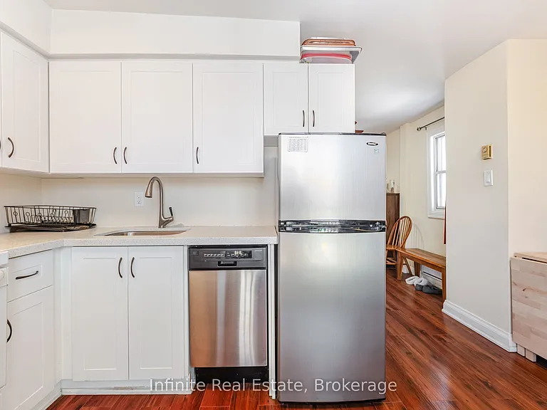 655 Coxwell Ave — Photo 7