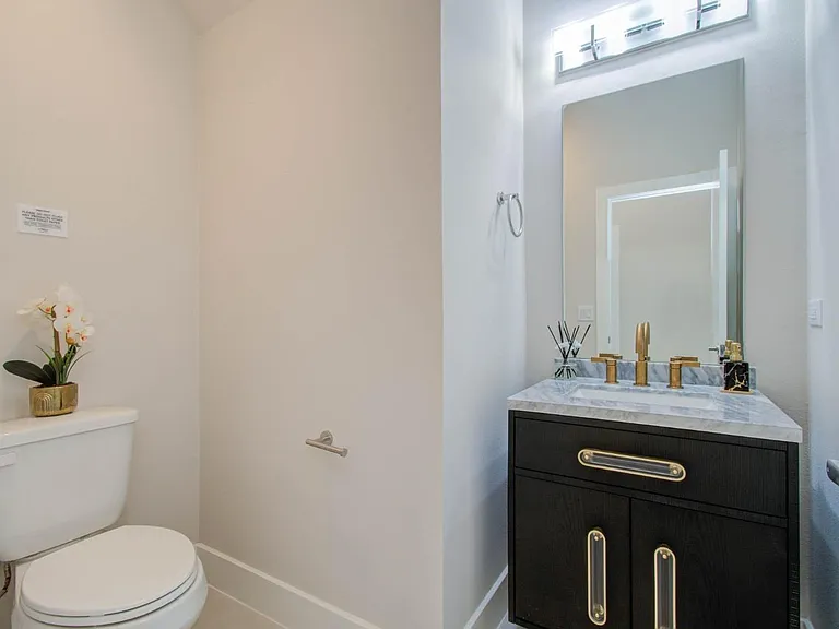 5215 Noble St #B — Photo 9