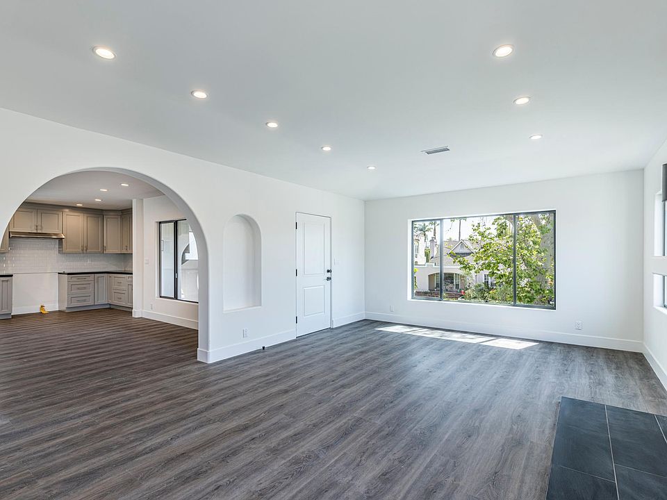 1st image of 1625 Stearns Dr #1625