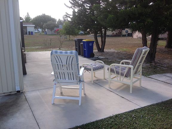 Huge private rear patio